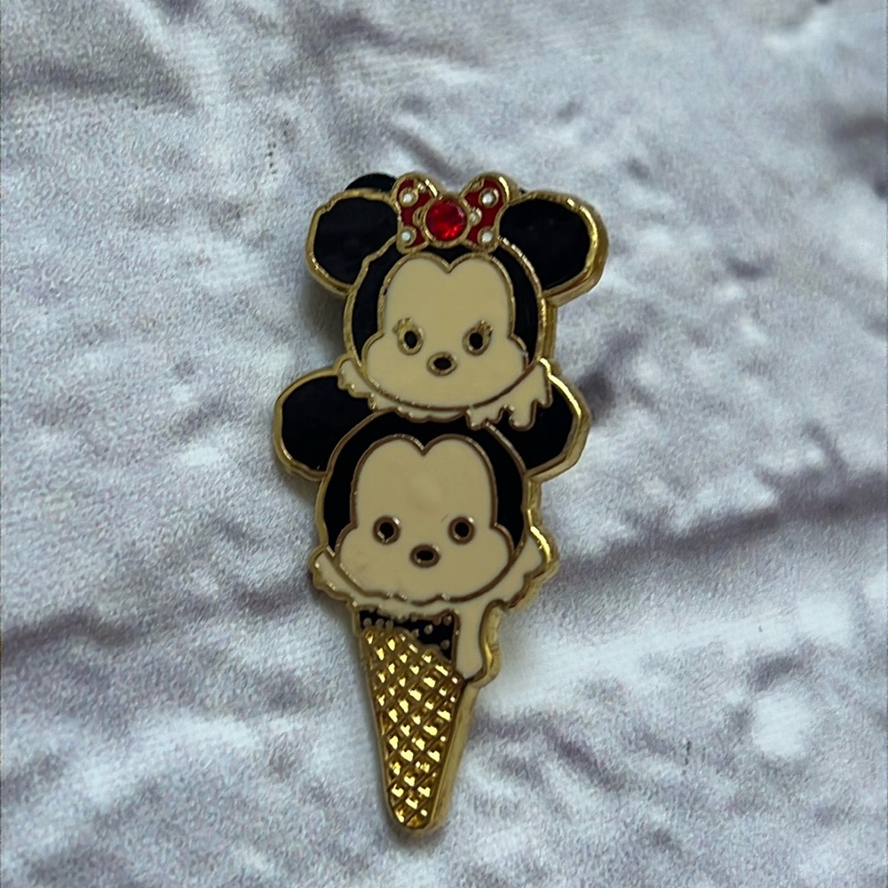 Disney Minnie and Mickey ice cream trading pin